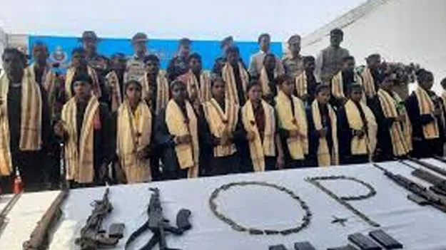 22 Maoists Surrender in Odisha: 22 మంది మావోయిస్టుల లొంగుబాటు