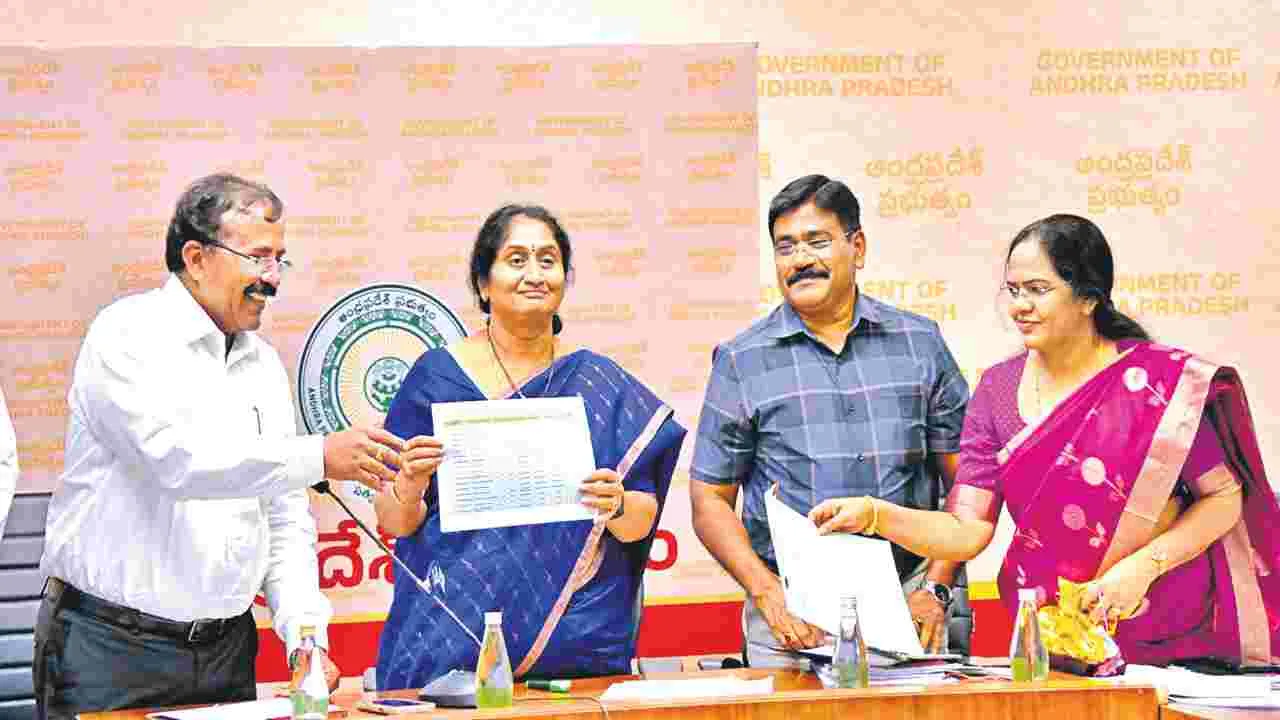 BC Welfare Minister Savita: 100 మందికి ఉచితంగా సివిల్స్‌ కోచింగ్‌
