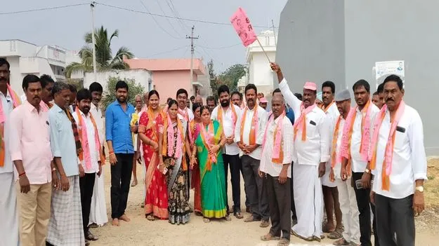 Panchayat Elections: గెలుపు కోసం కలిసిపోదాం!