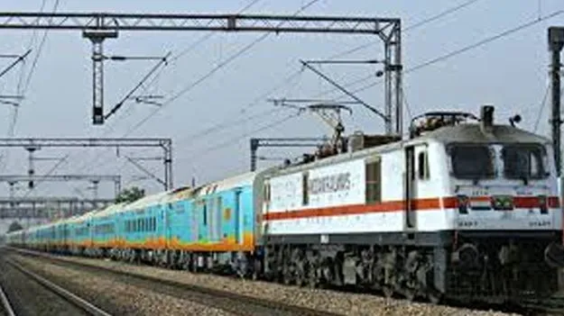Rail Loco Pilots Demand Fixed Work Hours: ఇండిగో సంక్షోభం నుంచి పాఠాలు నేర్చుకోండి
