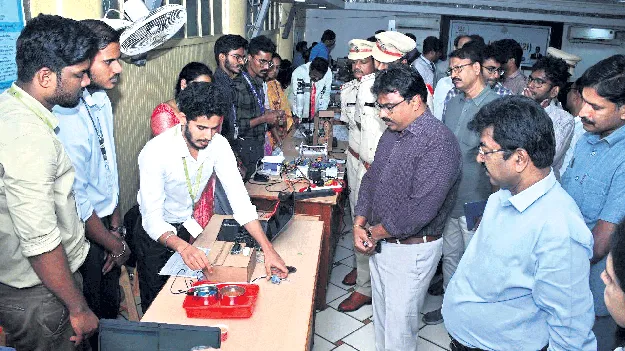 సమాజానికి ఉపయోగపడేలా యువత ఆలోచనలు ఉండాలి