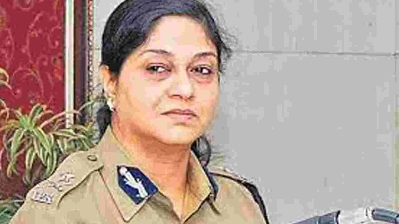 DG Soumya Mishra: నిజామాబాద్‌ జైలు ఘటనపై విచారణాధికారిగా డీఐజీ నియామకం