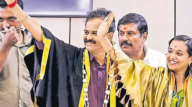 VV Rajesh Elected Mayor: సీపీఎం కంచుకోటలో కాషాయ పతాకం