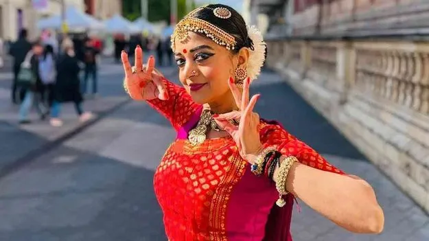 Arunika Kumar: అరుణకాంతులు