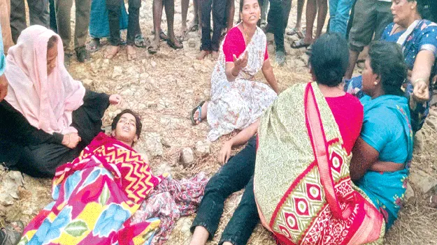 ఈతకు వెళ్లి ఇద్దరు విద్యార్థుల మృతి 