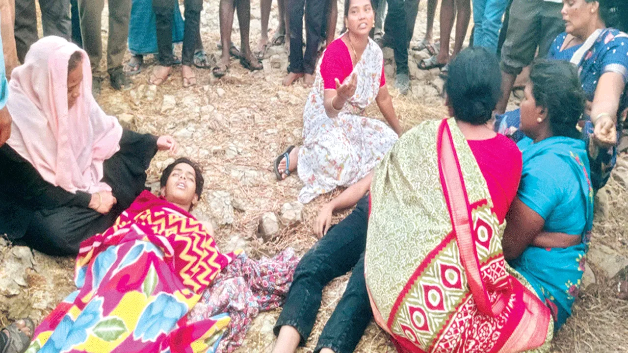 ఈతకు వెళ్లి ఇద్దరు విద్యార్థుల మృతి 