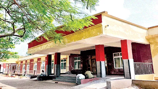 త్వరలో గిరిజనులకు కార్పొరేట్‌ వైద్యం