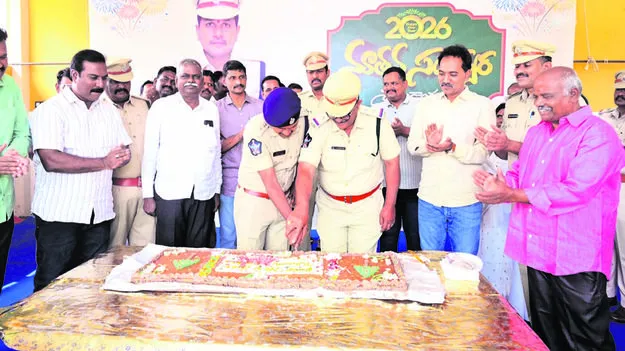 POLICE: జిల్లా పోలీసు కార్యాలయంలో వేడుకలు
