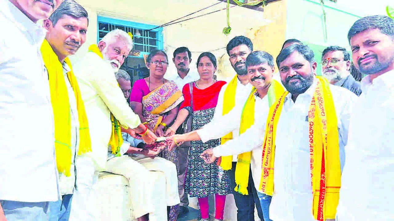 TDP: అర్హులందరికీ పింఛన్లు : పరిటాల శ్రీరామ్‌