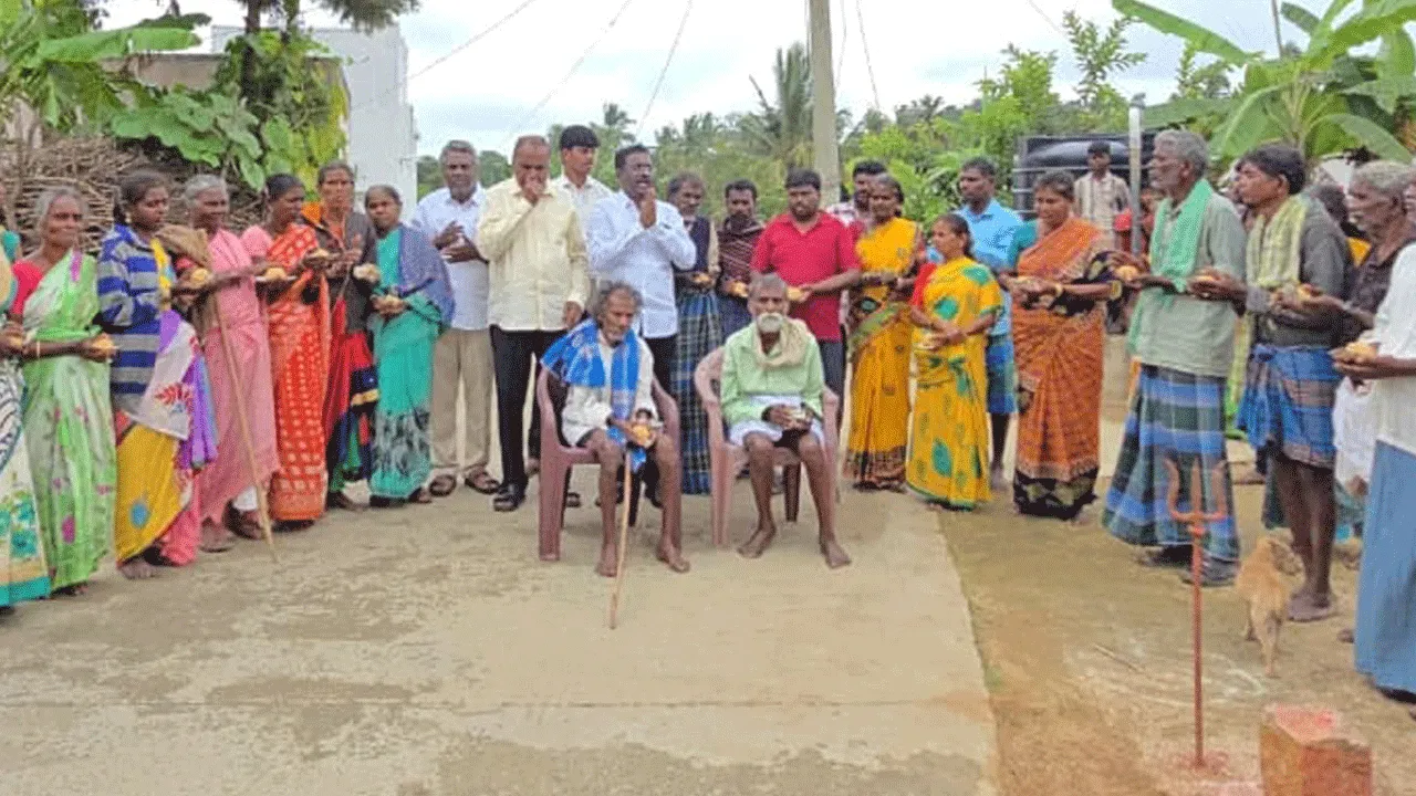 పింఛనుదారులకు శ్రీవారి లడ్డూ ప్రసాదం