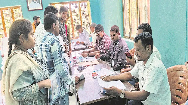 kumaram bheem asifabad- రాజీవ్‌ యువ వికాసం ఇచ్చేదెన్నడు..?