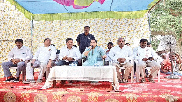 అధికారులు చిత్తశుద్ధితో పనిచేయాలి: లోకం