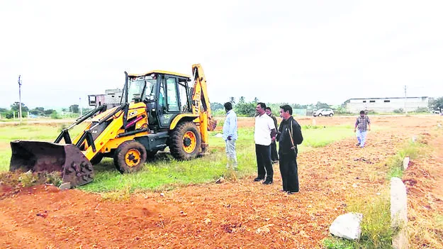 LAYOUTS: అనుమతిలేని లేఅవుట్లపై కఠిన చర్యలు 