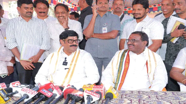 రాష్ట్రంలో 5821 ఆలయాల్లో పూజారులకు వేతనాలు