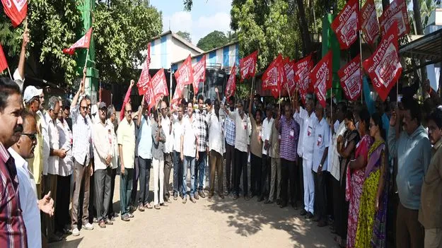 ఆర్టీసీ బంకు స్కామ్‌పై సమగ్ర విచారణ చేయాలి 