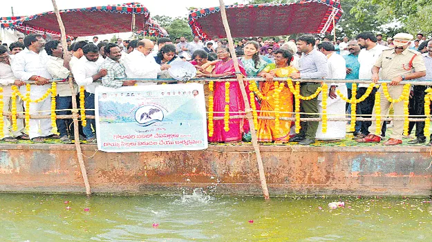 మత్స్యకారులు అభివృద్ధి చెందాలి