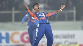 SLW vs INDW: తడబడ్డ శ్రీలంక బ్యాటర్లు.. భారత్ టార్గెట్ 122