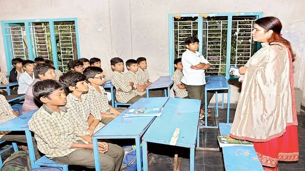 జెడ్పీ హైస్కూల్‌ ఆకస్మిక తనిఖీ 