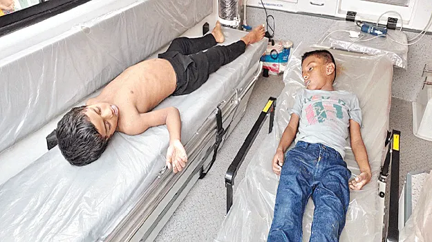 ఆడుకుంటూ పుష్కరిణిలో పడి..