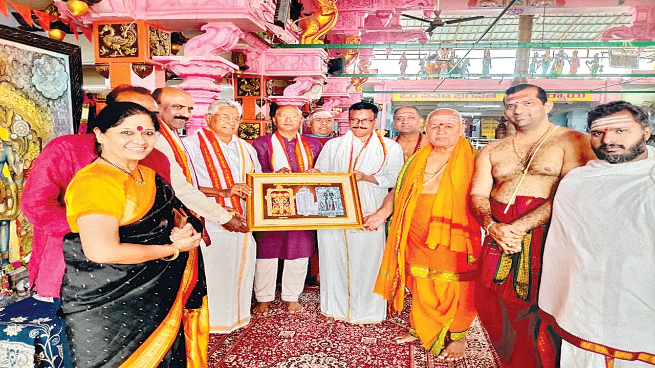 ఆదిత్యుని ఆలయంలో ఆన్‌లైన్‌ సేవలు