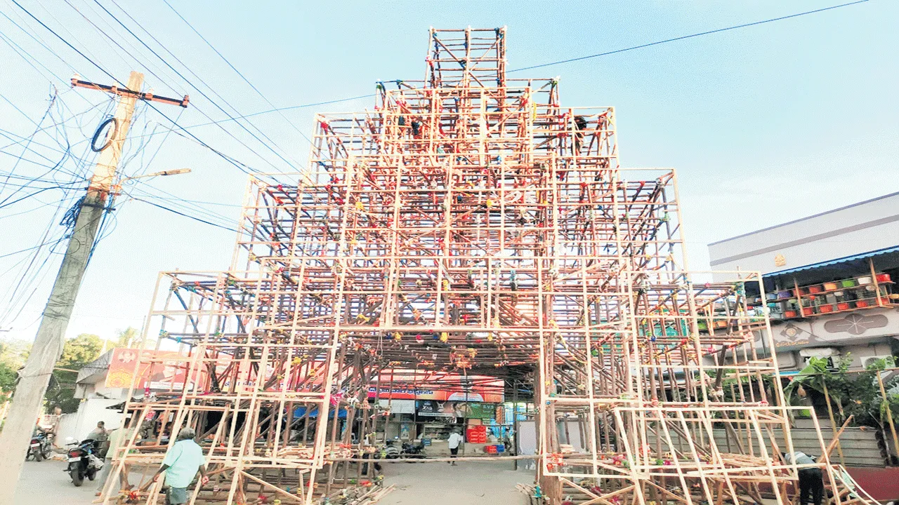 బిక్కవోలులో చురుగ్గా షష్ఠి ఉత్సవ పనులు