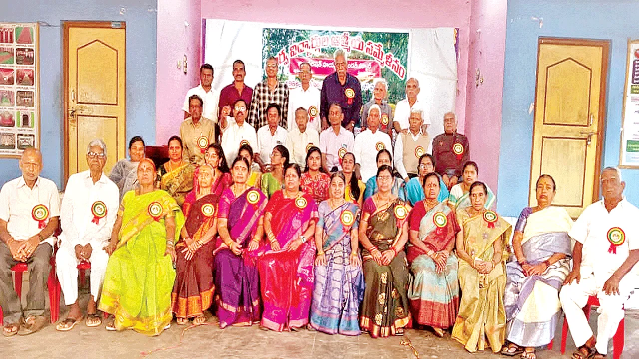 పూర్వ విద్యార్థుల ఆత్మీయ సమ్మేళనం