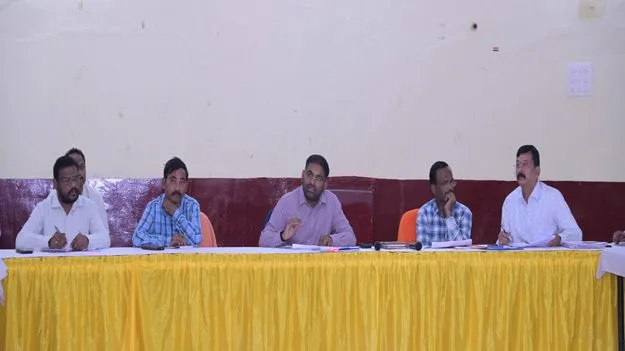 నిర్ణీత సమయంలో పనులు పూర్తి చేయాలి