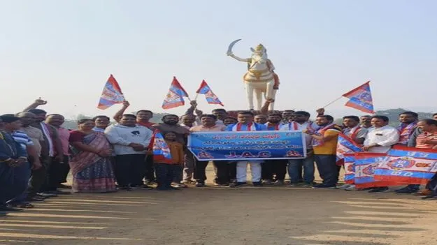 బీసీ రిజర్వేషన్లు అమలు చేయాలి