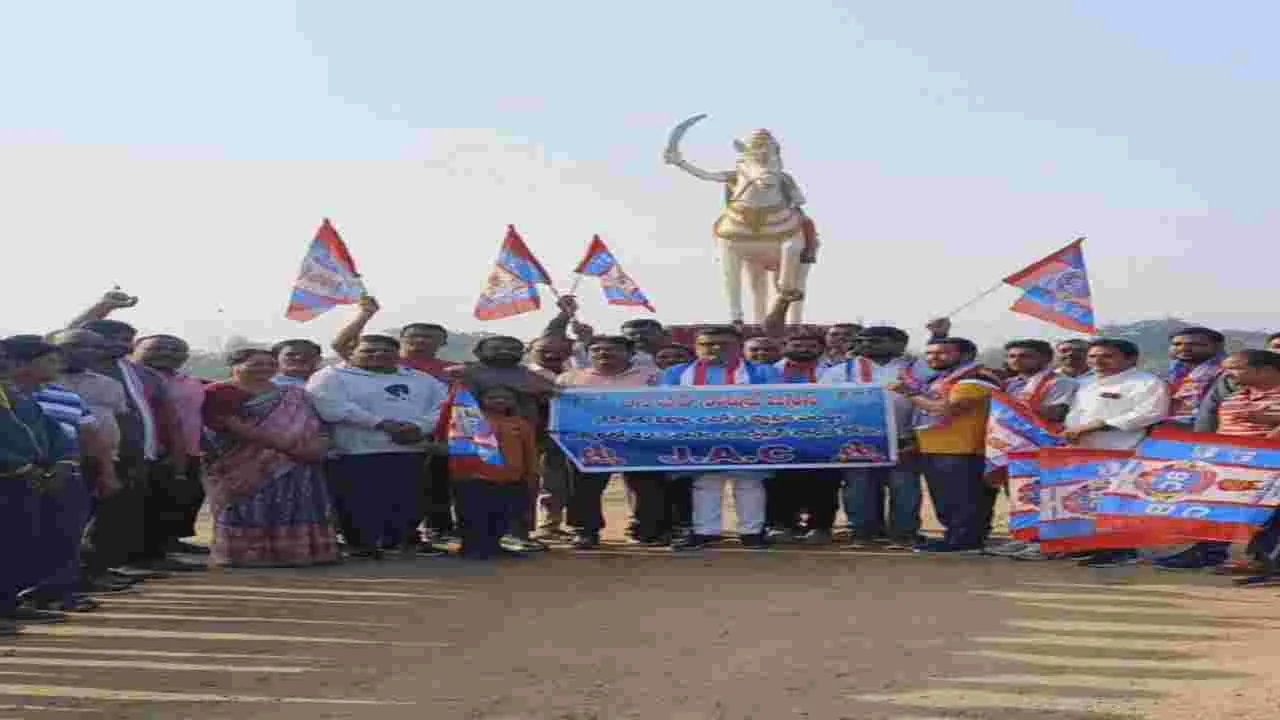 బీసీ రిజర్వేషన్లు అమలు చేయాలి