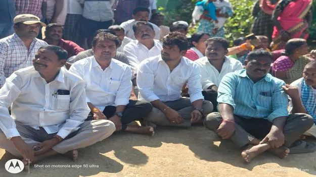 బుధవారంపేట్‌ గ్రామస్తుల ధర్నా 
