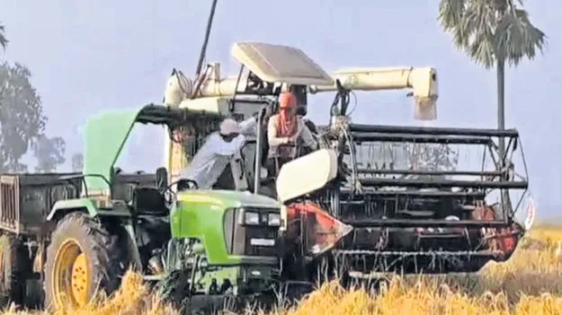 ట్రాక్టర్‌తో తొక్కించి చంపే ప్రయత్నం