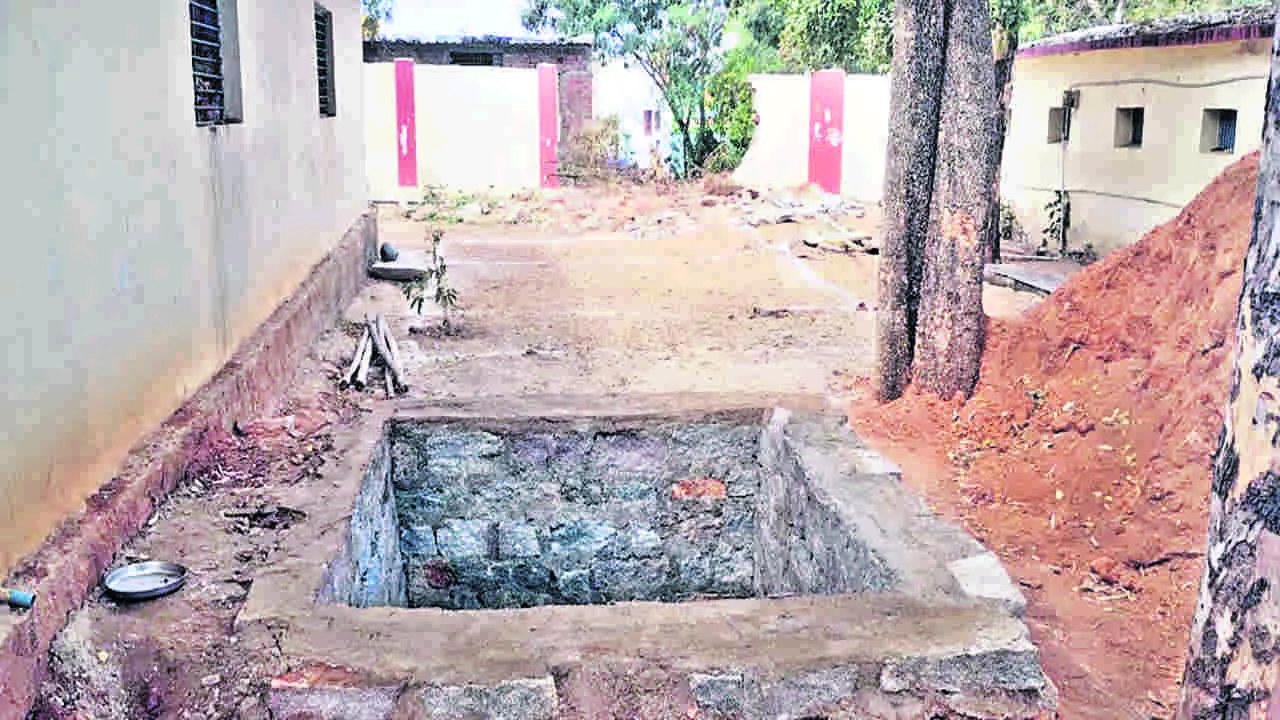 TOILETS ISSUE: మరుగుదొడ్ల నిర్మాణ పనులపై వివాదం