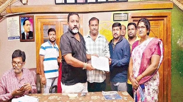 పోస్టల్‌ బాధితులను ఆదుకోండి 