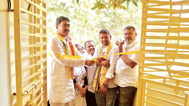 విద్యార్థులు ఉన్నత శిఖరాలు అధిరోహించాలి: ఎమ్మెల్యే