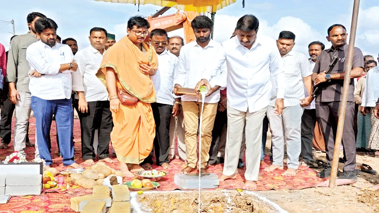 వరదల నుంచి పట్టణాన్ని రక్షిస్తాం