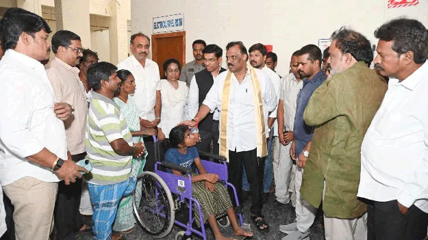 భూ సంబంధిత అర్జీలపై ప్రత్యేక దృష్టి