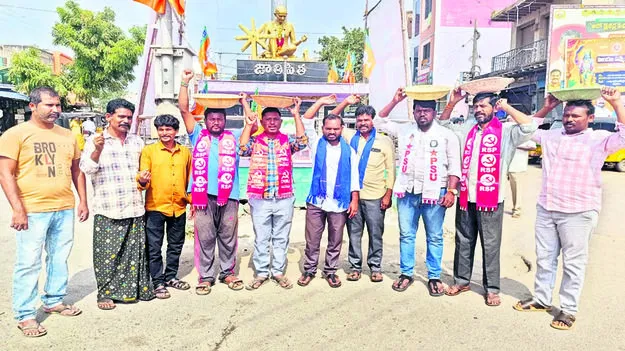 PROTEST: ‘ఉపాధి హామీ’కి గాంధీ పేరే ఉండాలి