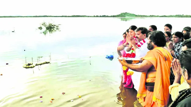 WATER: రేగాటిపల్లి చెరువులో గంగపూజ