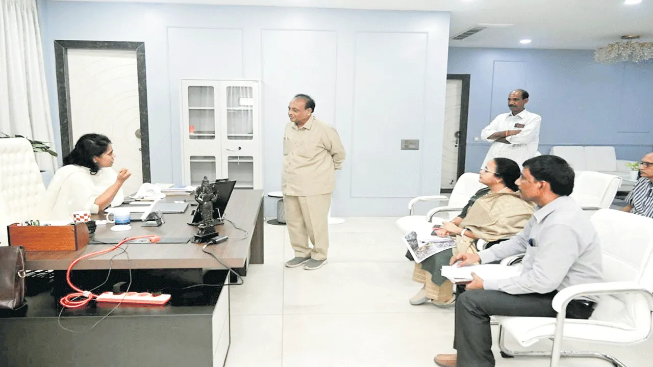 సత్యసాయిబాబా శత జయంతి  రాష్ట్ర పండుగగా నిర్వహించాలి : కలెక్టర్‌