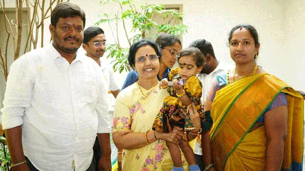 మహిళలు స్వయం ప్రకాశకులుగా ఎదగాలి