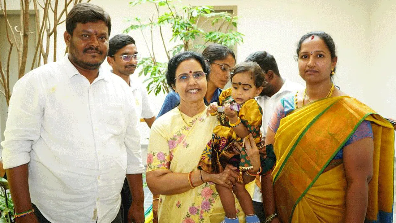 మహిళలు స్వయం ప్రకాశకులుగా ఎదగాలి