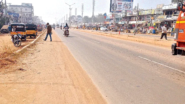 ఆ రోడ్లపై ప్రయాణించలేం!