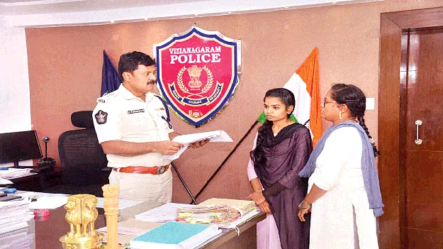 ఫిర్యాదుదారులకు న్యాయం చేయాలి