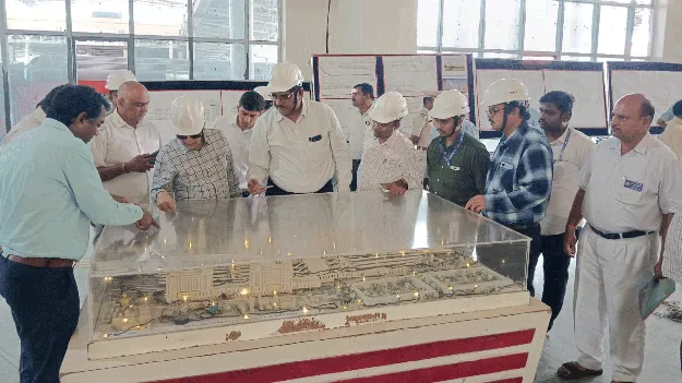 నిర్మాణ పనుల్లో వేగం పెంచాలి