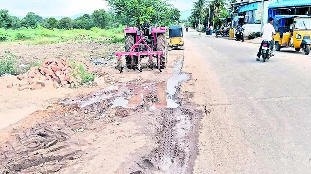 WATER:  తాగునీటి వృథా 