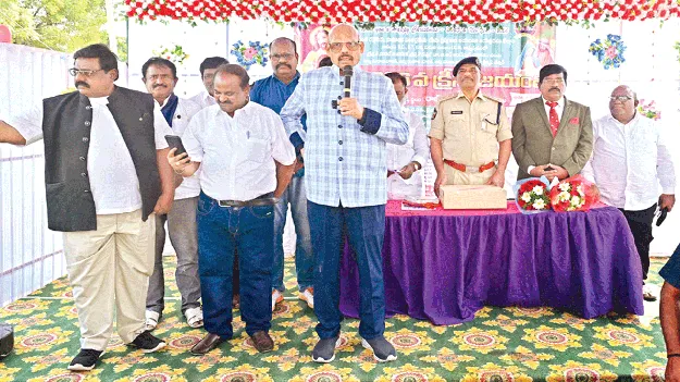 క్రీస్తు ఆశీర్వాదాలతో సుఖంగా జీవించాలి