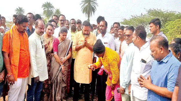 మునిసిపాలిటీని సుందరంగా తీర్చిదిద్దుతాం: విప్‌