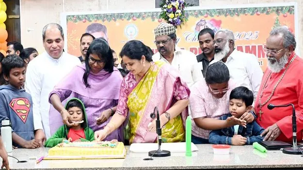 క్రీస్తు బోధనలు అనుసరణీయం : కలెక్టర్‌