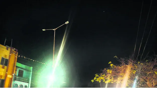 LIGHTS : ఏడాదికి పైగా వెలగని వీధి దీపాలు