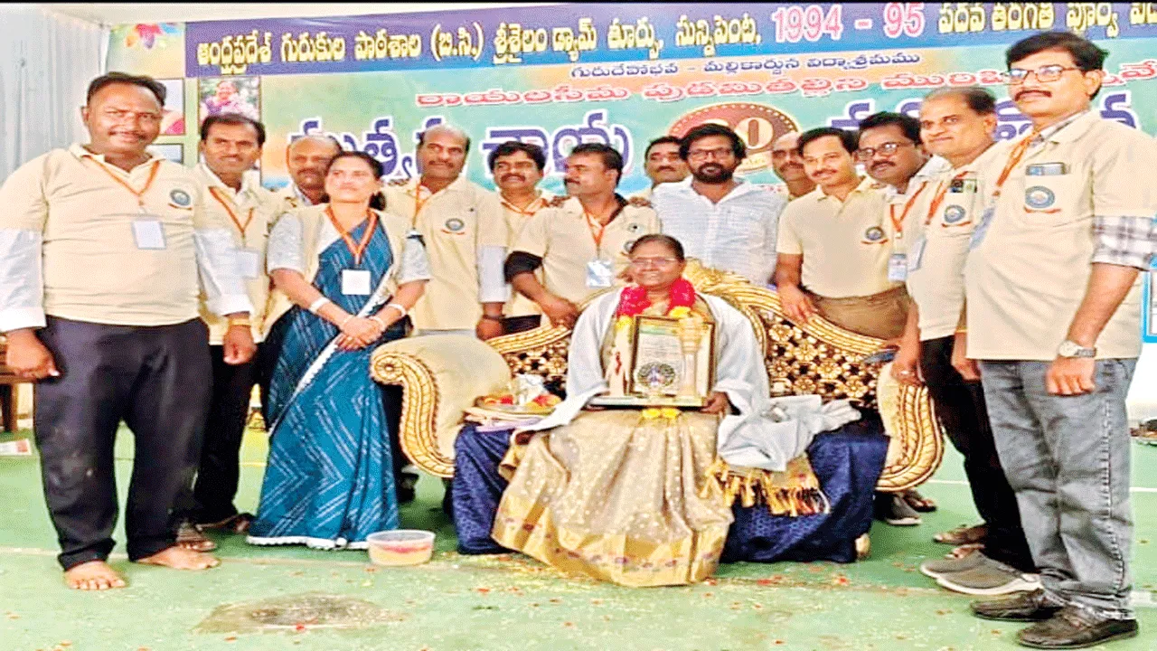 30 ఏళ్ల తరువాత కలిశారు